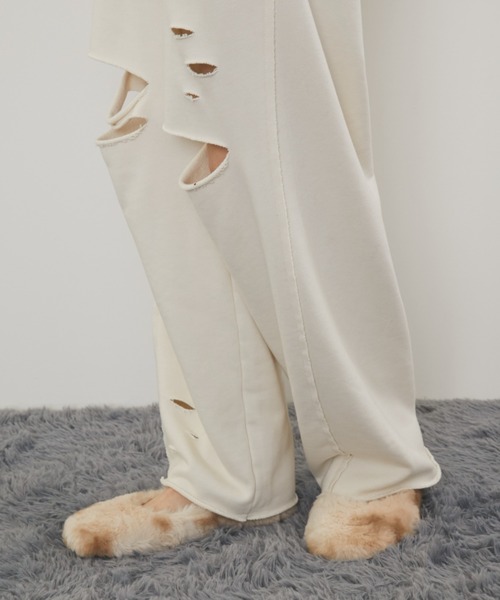 MERLOT(メルロー)の「ダメージワイドスウェットパンツ(スウェットパンツ・レディース・ブラック/グレー/アイボリー・FREE)」の16枚目の写真