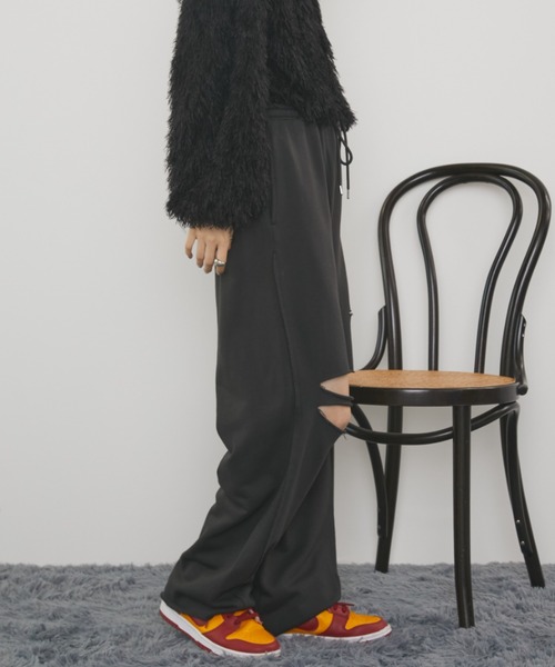 MERLOT(メルロー)の「ダメージワイドスウェットパンツ(スウェットパンツ・レディース・ブラック/グレー/アイボリー・FREE)」の19枚目の写真