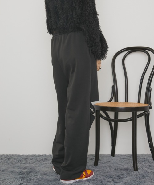 MERLOT(メルロー)の「ダメージワイドスウェットパンツ(スウェットパンツ・レディース・ブラック/グレー/アイボリー・FREE)」の20枚目の写真