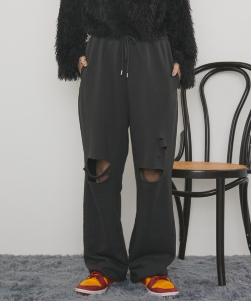 MERLOT(メルロー)の「ダメージワイドスウェットパンツ(スウェットパンツ・レディース・ブラック/グレー/アイボリー・FREE)」の17枚目の写真