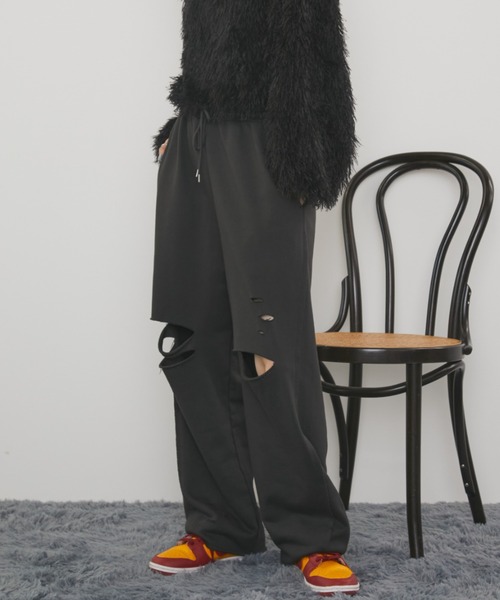 MERLOT(メルロー)の「ダメージワイドスウェットパンツ(スウェットパンツ・レディース・ブラック/グレー/アイボリー・FREE)」の18枚目の写真