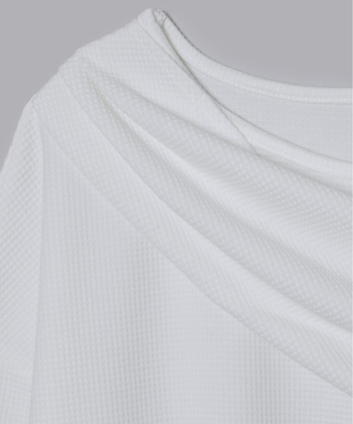 Olu.(オルドット)の「ショルダーカットワッフルトップス(Tシャツ/カットソー・レディース・ブラック/ホワイト・FREE)」の16枚目の写真
