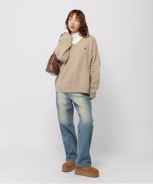ALAND（エーランド）の「【UNISEX】ALAND／Aワッペン Vネックニット（ニット/セーター・レディース・アイボリー/ピンク/チャコール・MEDIUM/LARGE）」の9枚目の写真