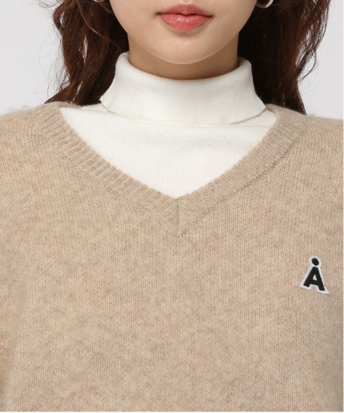 ALAND（エーランド）の「【UNISEX】ALAND／Aワッペン Vネックニット（ニット/セーター・レディース・アイボリー/ピンク/チャコール・MEDIUM/LARGE）」の17枚目の写真