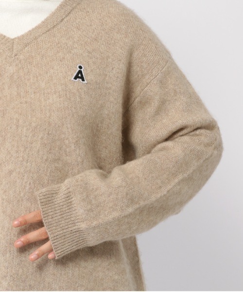 ALAND（エーランド）の「【UNISEX】ALAND／Aワッペン Vネックニット（ニット/セーター・レディース・アイボリー/ピンク/チャコール・MEDIUM/LARGE）」の18枚目の写真