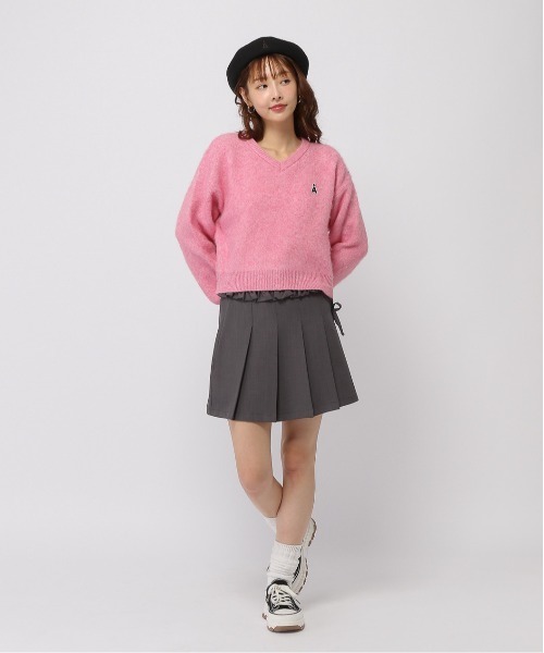 ALAND（エーランド）の「【UNISEX】ALAND／Aワッペン Vネックニット（ニット/セーター・レディース・アイボリー/ピンク/チャコール・MEDIUM/LARGE）」の5枚目の写真