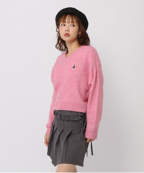ALAND（エーランド）の「【UNISEX】ALAND／Aワッペン Vネックニット（ニット/セーター・レディース・アイボリー/ピンク/チャコール・MEDIUM/LARGE）」の7枚目の写真
