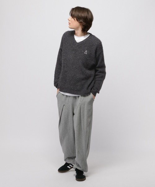 ALAND（エーランド）の「【UNISEX】ALAND／Aワッペン Vネックニット（ニット/セーター・レディース・アイボリー/ピンク/チャコール・MEDIUM/LARGE）」の13枚目の写真