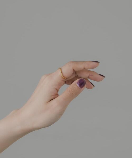 SMELLY（スメリー）の「ステンレススィンニュアンスカーブリング（リング・レディース・ゴールド・12）」の3枚目の写真