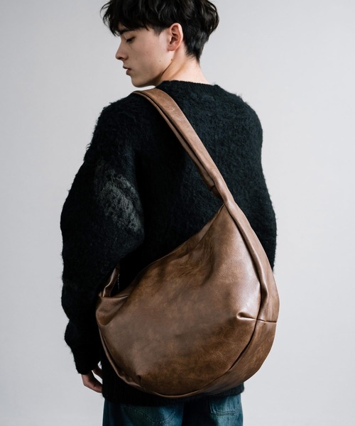 Rocky Monroe（ロッキーモンロー）の「PUレザー ビッグショルダーバッグ（ショルダーバッグ・メンズ・ブラック/ブラウン・FREE）」の16枚目の写真