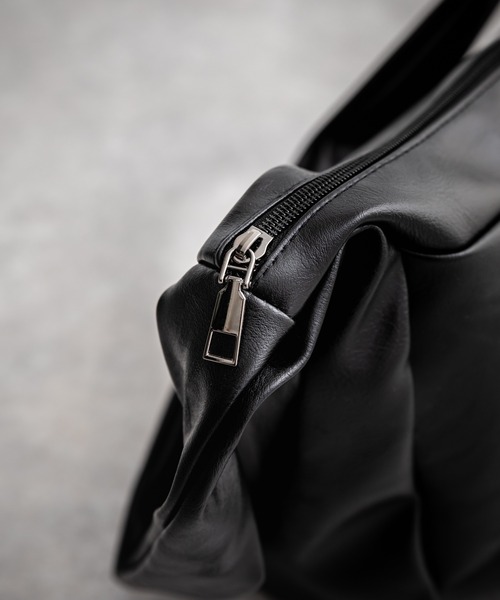 Rocky Monroe（ロッキーモンロー）の「PUレザー ビッグショルダーバッグ（ショルダーバッグ・メンズ・ブラック/ブラウン・FREE）」の11枚目の写真