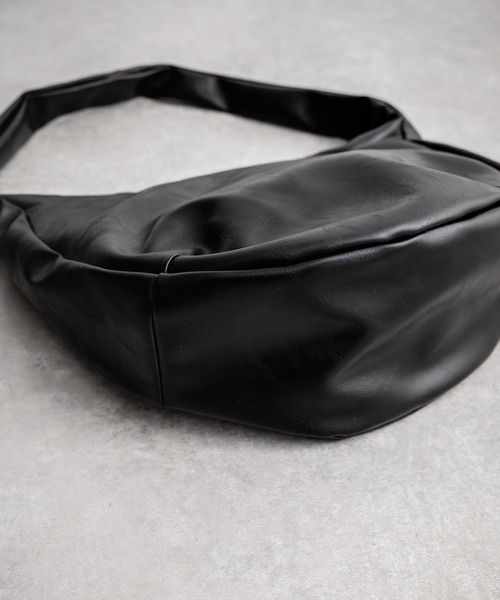 Rocky Monroe（ロッキーモンロー）の「PUレザー ビッグショルダーバッグ（ショルダーバッグ・メンズ・ブラック/ブラウン・FREE）」の10枚目の写真