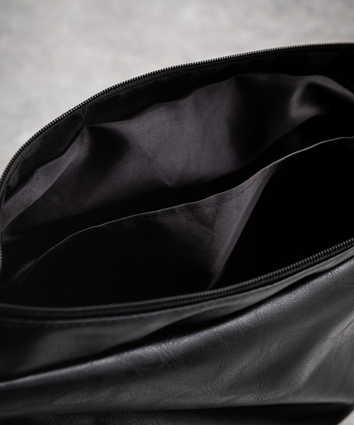 Rocky Monroe（ロッキーモンロー）の「PUレザー ビッグショルダーバッグ（ショルダーバッグ・メンズ・ブラック/ブラウン・FREE）」の8枚目の写真