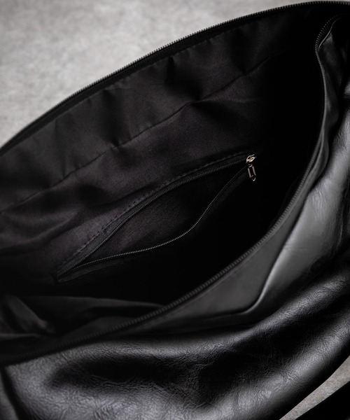 Rocky Monroe（ロッキーモンロー）の「PUレザー ビッグショルダーバッグ（ショルダーバッグ・メンズ・ブラック/ブラウン・FREE）」の7枚目の写真