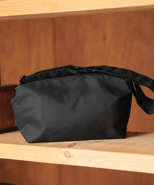 YAKPAK（ヤックパック）の「『撥水』『別注』YAKPAK×DOORS　SHOULDER BAG S（ショルダーバッグ・メンズ・ネイビー/チャコールグレー/ブラック/ベージュ・-）」の6枚目の写真