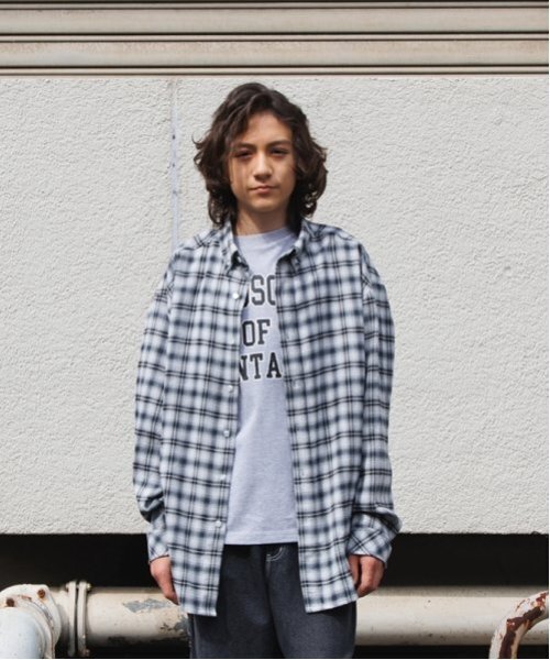 GLAZOS（グラソス）の「【大人向けサイズあり】アソート・ボタンダウン長袖シャツ（シャツ/ブラウス・キッズ・グレー/ブルー/ライトグレー/ブラック・M/S/LL/L）」の2枚目の写真