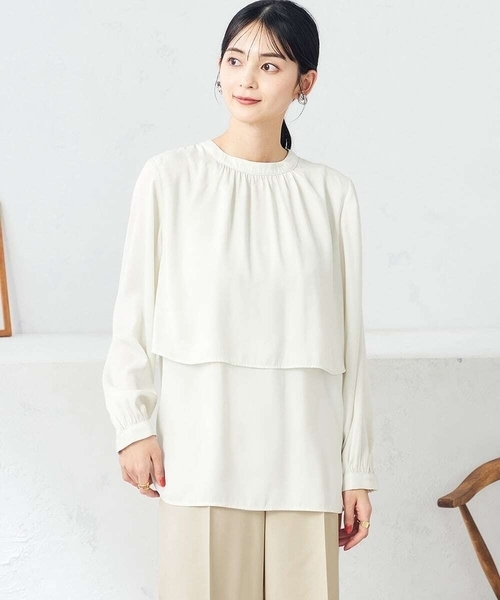 a.v.v（アーヴェヴェ）の「【前後2WAY】レイヤード風サテンブラウス（シャツ/ブラウス・レディース・ダークインディゴブルー/アイボリー/チャコールグレー・36/34/38/40/42）」の2枚目の写真