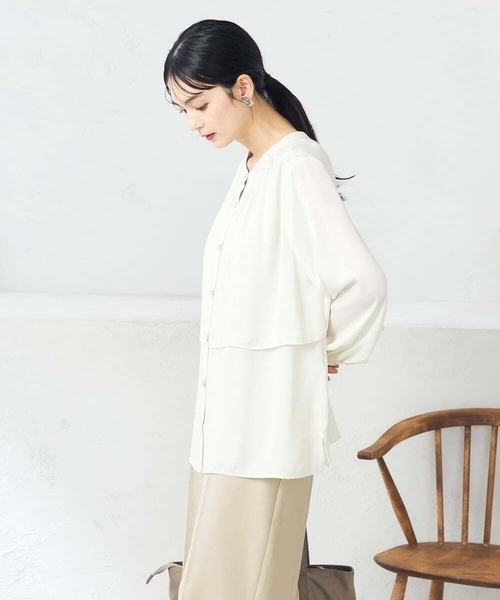 a.v.v（アーヴェヴェ）の「【前後2WAY】レイヤード風サテンブラウス（シャツ/ブラウス・レディース・ダークインディゴブルー/アイボリー/チャコールグレー・36/34/38/40/42）」の13枚目の写真