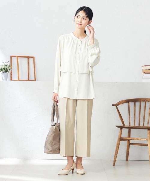 a.v.v（アーヴェヴェ）の「【前後2WAY】レイヤード風サテンブラウス（シャツ/ブラウス・レディース・ダークインディゴブルー/アイボリー/チャコールグレー・36/34/38/40/42）」の18枚目の写真