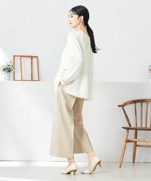 a.v.v（アーヴェヴェ）の「【前後2WAY】レイヤード風サテンブラウス（シャツ/ブラウス・レディース・ダークインディゴブルー/アイボリー/チャコールグレー・36/34/38/40/42）」の22枚目の写真