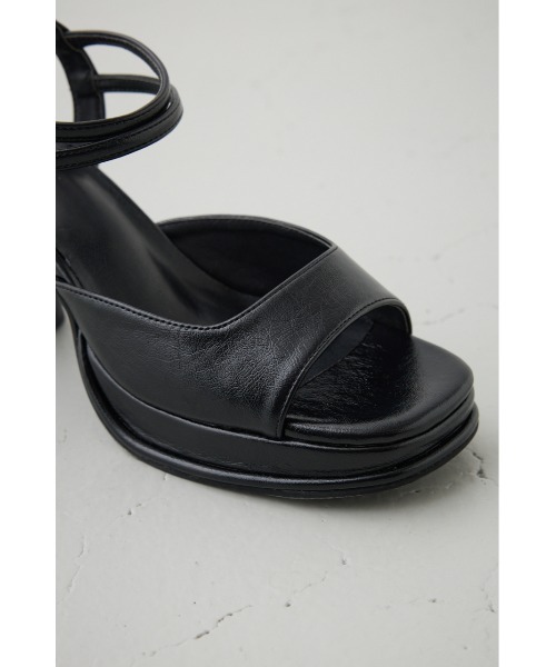 AZUL by moussy（アズールバイマウジー）の「スクエアカットプラットフォームサンダル（サンダル・レディース・シルバー/ブラック・SMALL/MEDIUM/LARGE/LL）」の9枚目の写真