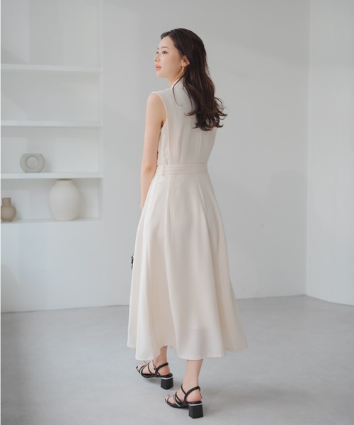 MISCH MASCH(ミッシュマッシュ)の「新色追加 ZOZO限定 2025新作 テーラードカラーフレアワンピース(ワンピース・レディース・ネイビー/アイボリー/ブラウン・フリ-)」の16枚目の写真