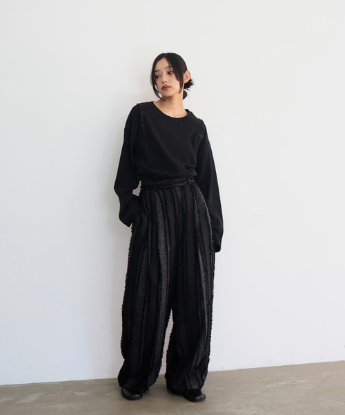 hellam(へラム)の「ショルダーボタンデザイントップス(Tシャツ/カットソー・レディース・アイボリー/ブラック/グレイッシュベージュ・FREE)」の18枚目の写真