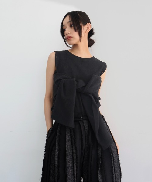 hellam(へラム)の「ショルダーボタンデザイントップス(Tシャツ/カットソー・レディース・アイボリー/ブラック/グレイッシュベージュ・FREE)」の21枚目の写真
