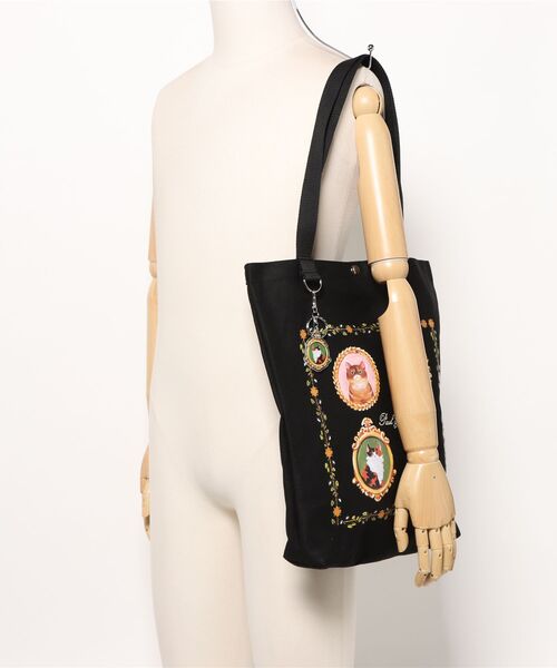 PAUL & JOE ACCESSOIRES(ポールアンドジョーアクセソワ)の「ポール & ジョー アクセソワ キャンバストートバッグ <キャッツ・カメオ>(トートバッグ・レディース・ブラック/アイボリー・FREE)」の6枚目の写真
