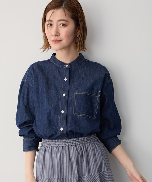 Petit Honfleur(プチオンフルール)の「バンドカラーデニムシャツ【追加生産】(シャツ/ブラウス・レディース・ブルー/ネイビー・9号/11号/13号)」の6枚目の写真