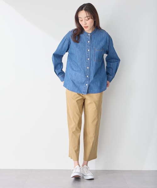 Petit Honfleur(プチオンフルール)の「バンドカラーデニムシャツ【追加生産】(シャツ/ブラウス・レディース・ブルー/ネイビー・9号/11号/13号)」の7枚目の写真