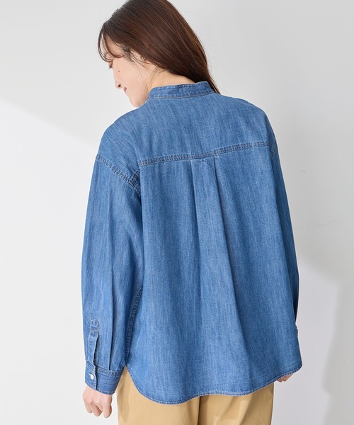 Petit Honfleur(プチオンフルール)の「バンドカラーデニムシャツ【追加生産】(シャツ/ブラウス・レディース・ブルー/ネイビー・9号/11号/13号)」の9枚目の写真