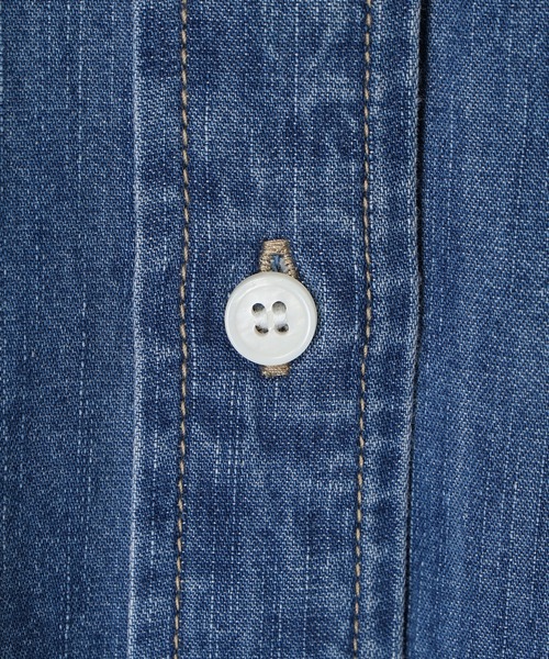 Petit Honfleur(プチオンフルール)の「バンドカラーデニムシャツ【追加生産】(シャツ/ブラウス・レディース・ブルー/ネイビー・9号/11号/13号)」の17枚目の写真