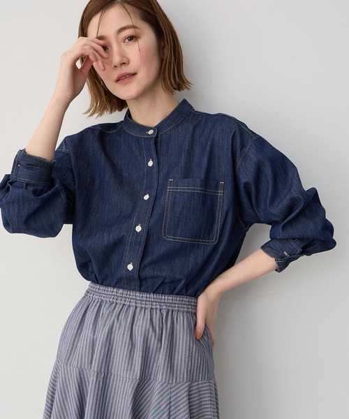 Petit Honfleur(プチオンフルール)の「バンドカラーデニムシャツ【追加生産】(シャツ/ブラウス・レディース・ブルー/ネイビー・9号/11号/13号)」の5枚目の写真