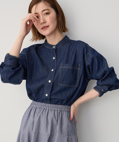 Petit Honfleur(プチオンフルール)の「バンドカラーデニムシャツ【追加生産】(シャツ/ブラウス・レディース・ブルー/ネイビー・9号/11号/13号)」の3枚目の写真