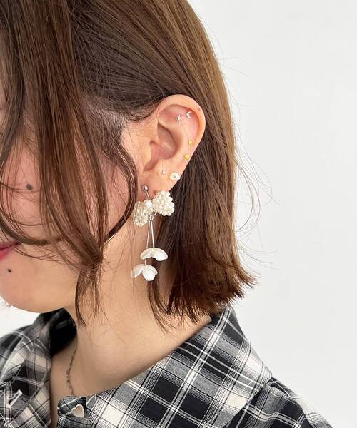 MAJESTIC LEGON（マジェスティックレゴン）の「ガーリーモチーフイヤリング（イヤリング・レディース・アイボリー/レッド・FREE）」の3枚目の写真