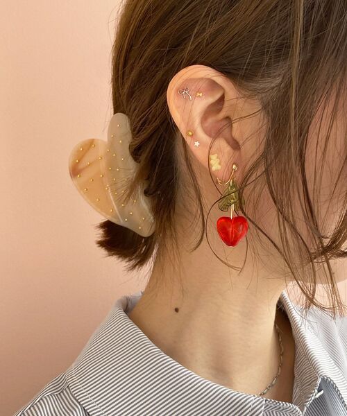 MAJESTIC LEGON（マジェスティックレゴン）の「ガーリーモチーフイヤリング（イヤリング・レディース・アイボリー/レッド・FREE）」の4枚目の写真