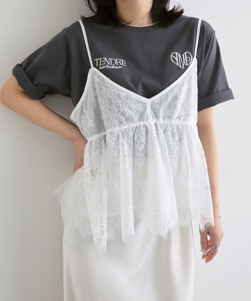Freesia by andme（フリージアバイアンドミー）の「ロゴ刺繍ショート丈半袖Tシャツ（Tシャツ/カットソー・レディース・スミクロ/オフホワイト/ピンク・M）」の2枚目の写真