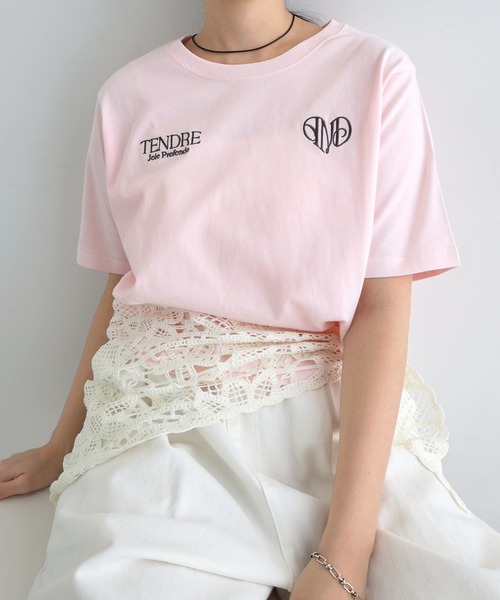 Freesia by andme（フリージアバイアンドミー）の「ロゴ刺繍ショート丈半袖Tシャツ（Tシャツ/カットソー・レディース・スミクロ/オフホワイト/ピンク・M）」の3枚目の写真