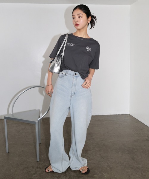 Freesia by andme（フリージアバイアンドミー）の「ロゴ刺繍ショート丈半袖Tシャツ（Tシャツ/カットソー・レディース・スミクロ/オフホワイト/ピンク・M）」の12枚目の写真