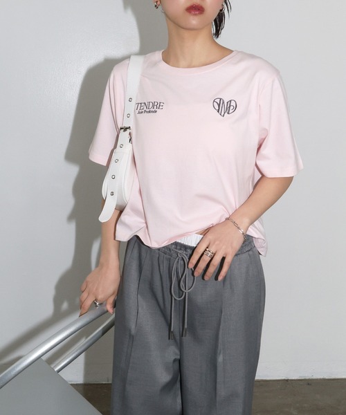 Freesia by andme（フリージアバイアンドミー）の「ロゴ刺繍ショート丈半袖Tシャツ（Tシャツ/カットソー・レディース・スミクロ/オフホワイト/ピンク・M）」の15枚目の写真