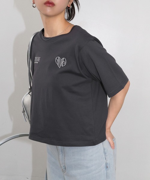 Freesia by andme（フリージアバイアンドミー）の「ロゴ刺繍ショート丈半袖Tシャツ（Tシャツ/カットソー・レディース・スミクロ/オフホワイト/ピンク・M）」の7枚目の写真