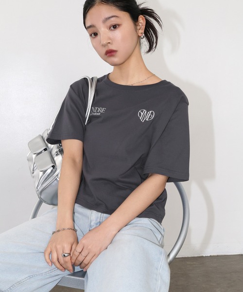Freesia by andme（フリージアバイアンドミー）の「ロゴ刺繍ショート丈半袖Tシャツ（Tシャツ/カットソー・レディース・スミクロ/オフホワイト/ピンク・M）」の8枚目の写真