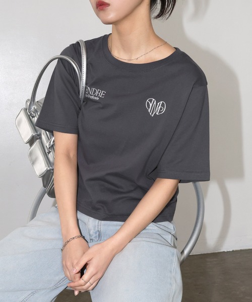 Freesia by andme（フリージアバイアンドミー）の「ロゴ刺繍ショート丈半袖Tシャツ（Tシャツ/カットソー・レディース・スミクロ/オフホワイト/ピンク・M）」の10枚目の写真