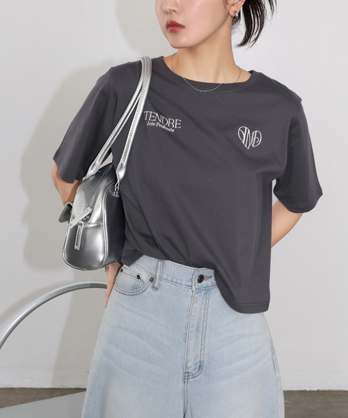 Freesia by andme（フリージアバイアンドミー）の「ロゴ刺繍ショート丈半袖Tシャツ（Tシャツ/カットソー・レディース・スミクロ/オフホワイト/ピンク・M）」の9枚目の写真