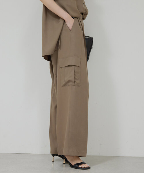 GALLARDAGALANTE（ガリャルダガランテ）の「【セットアップ対応】サテンカーゴパンツ（その他パンツ・レディース・ネイビー/モカ・1/0）」の5枚目の写真