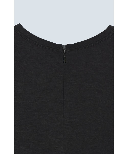 OMMO(オーエムエムオー)の「SOLID TUCK OP(ワンピース・レディース・ブラック/カーキ・SMALL/MEDIUM)」の6枚目の写真