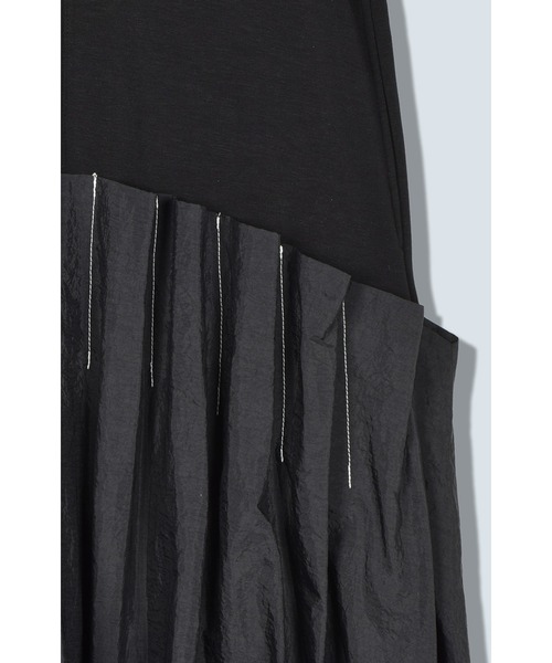 OMMO(オーエムエムオー)の「SOLID TUCK OP(ワンピース・レディース・ブラック/カーキ・SMALL/MEDIUM)」の10枚目の写真