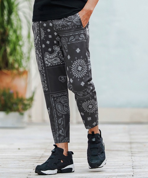 1minute 1second(ワンミニットワンセカンド)の「mp13514-bandana pattern tapered pants テーパードパンツ(その他パンツ・メンズ・ブラック×ホワイト/ホワイト×ブラック/ブラック×ブルー・S/M/L/XL)」の2枚目の写真