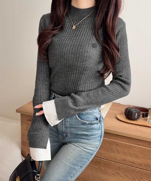 mily bilet(ミウィビレット)の「【mily bilet】1枚で完成♪重ね着風デザイン◎カシミヤタッチ袖カフスレイヤード刺繍ニット(ニット/セーター・レディース・レッド/アイボリー/ブラック/グレー・MEDIUM/LARGE/X-LARGE/SMALL)」の3枚目の写真